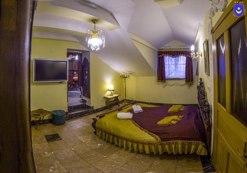 Palac Tarnowskich Ostrowiec Świętokrzyski Exteriör bild