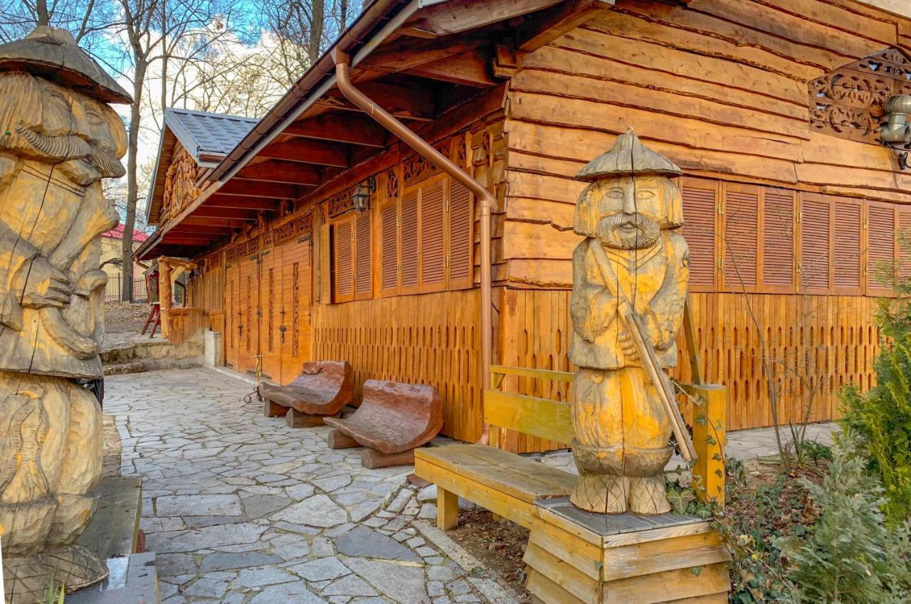 Palac Tarnowskich Ostrowiec Świętokrzyski Exteriör bild